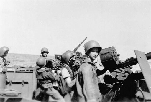 20mm gun crew.<br>(L&rarr;R) Hansen, M. Viera, J. Sabo, P. Penta, M. Rupert.
