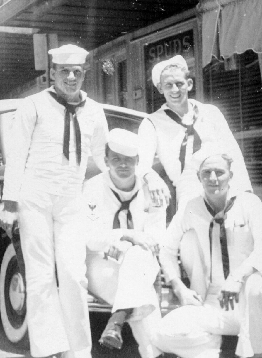 Honolulu Liberty.<br>BACK ROW (L&rarr;R) J. Beard, W. Curry.<br>FRONT ROW (L&rarr;R) J. Novacek, A Hash.