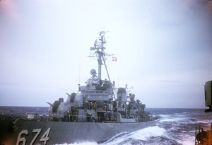 16 &ndash; Destroyer Hunt (DD 674) alongside Abbot